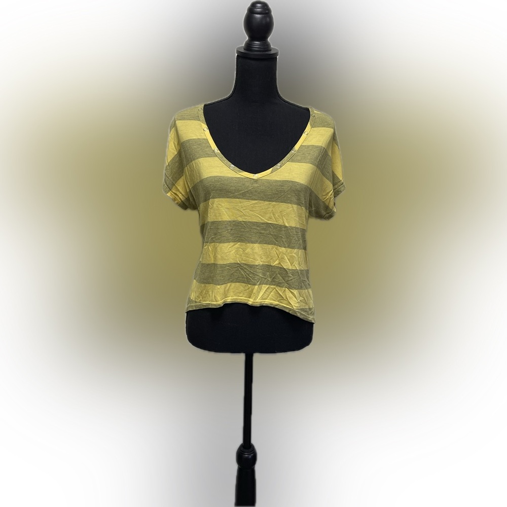 Daytrip Yellow and Gray Cuffed Sleeve Tee